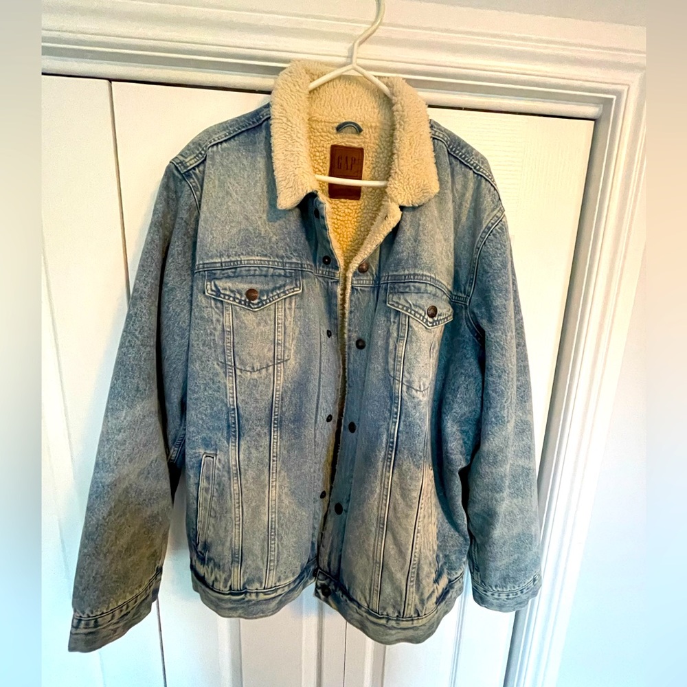Never Worn - Gap Men’s Sherpa Denim Jacket
